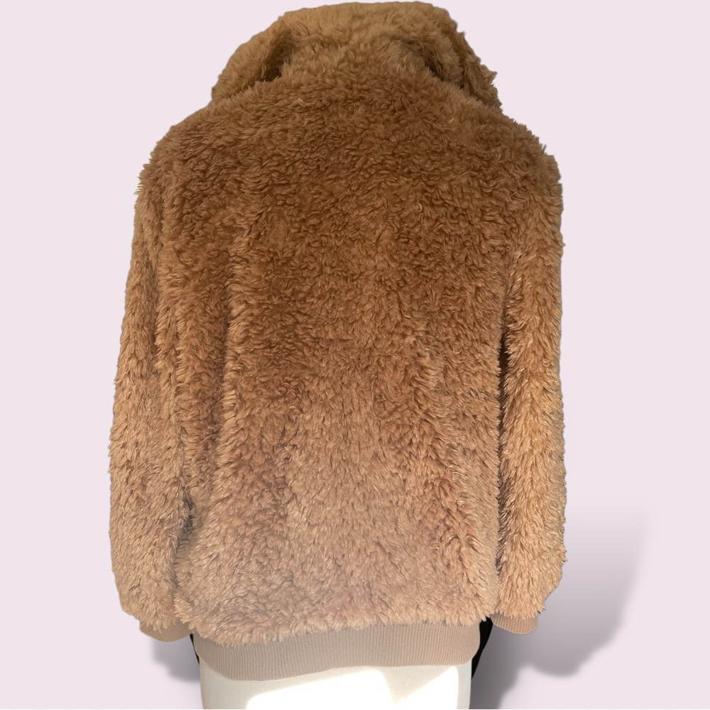 Warm neutral LIKE NEW fuzzy soft teddy coat jacket - Picture 7 of 11